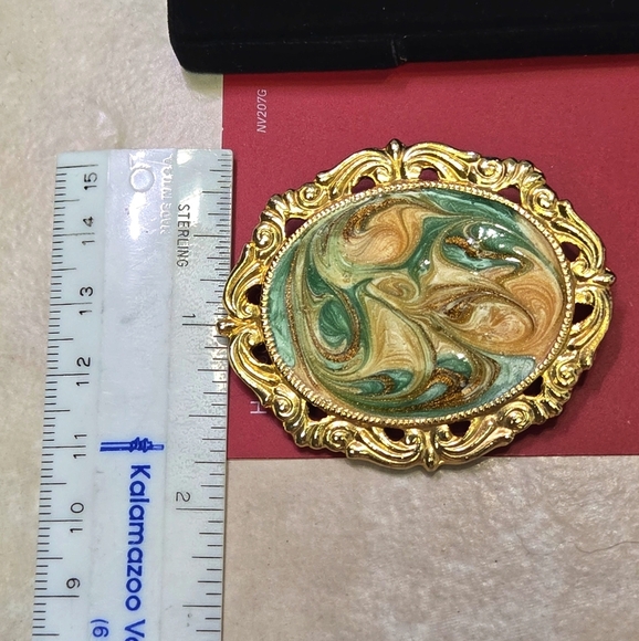 Vintage Gold Tone and Green Enamel Artwork  Swirl Brooch - Picture 4 of 17